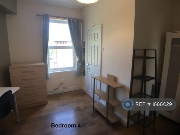 6 bedroom terraced house for rent