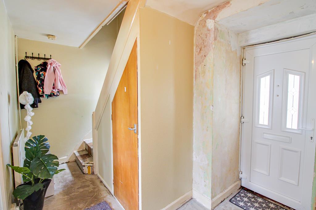 House in Southend-on-Sea, Southchurch - More