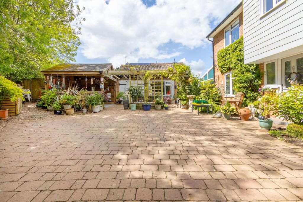 Hastings Close, Fleckney, LE8 photo 3