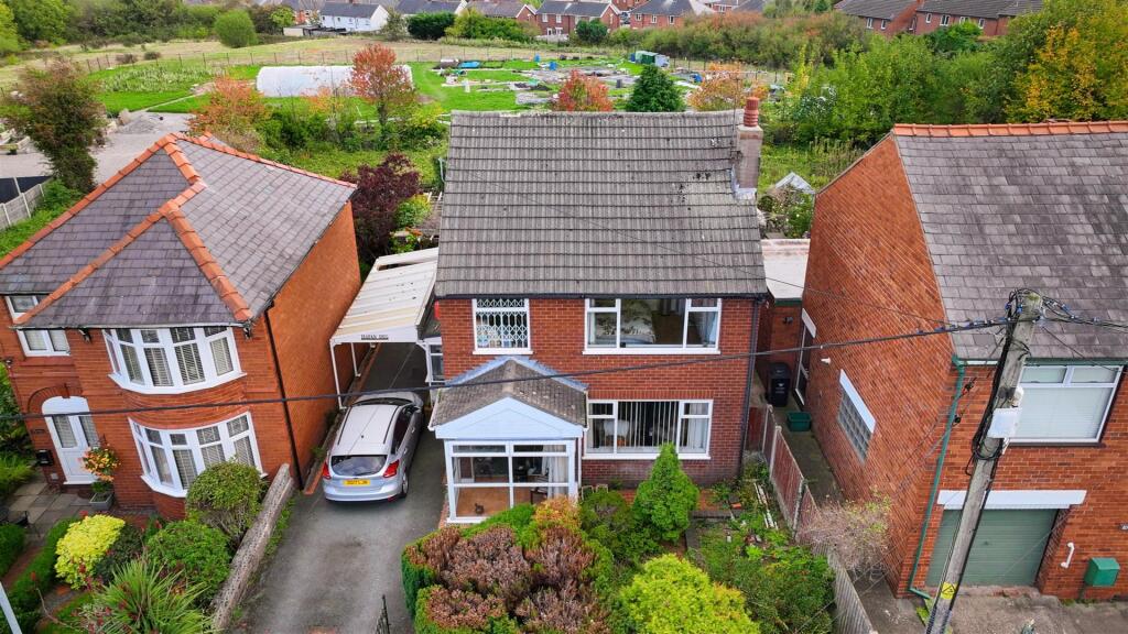 3-bed detached on Pen Y Graig, Rhosllanerchrugog, Wrexham, £190,000