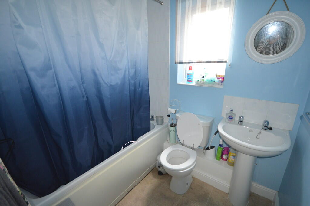 Apartment in Kettering, North Northamptonshire - View 5