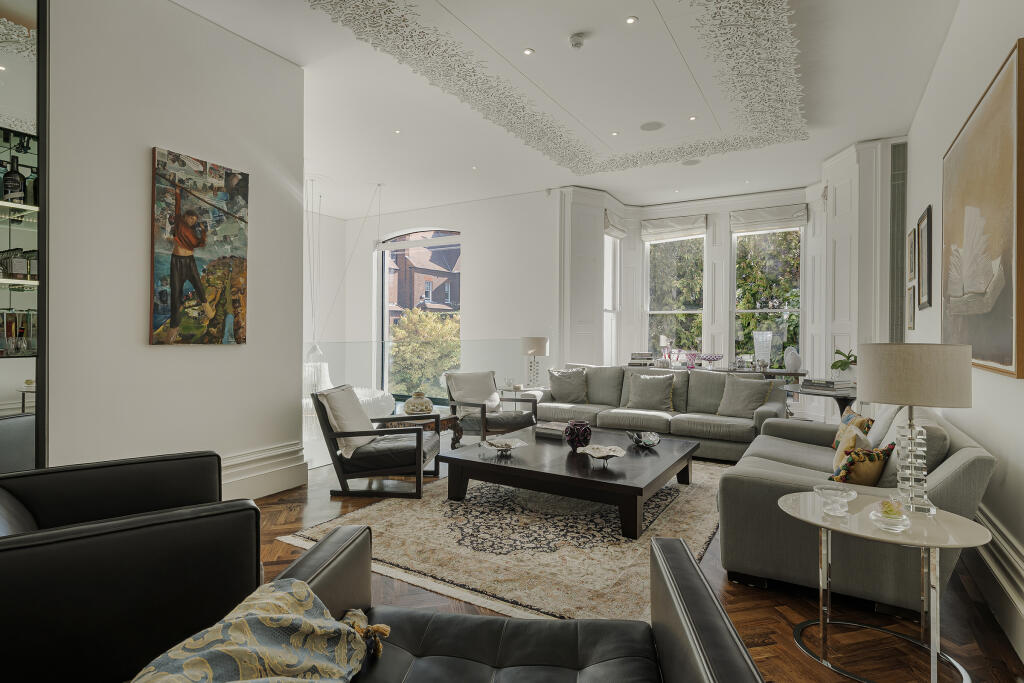 House in London - View 2