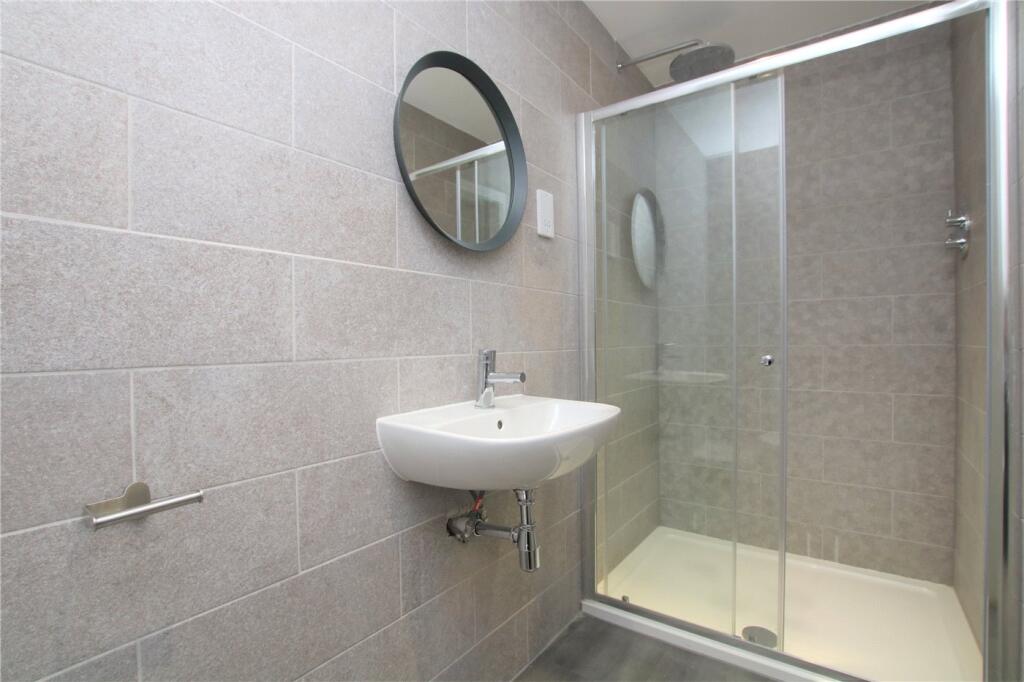 Apartment in Reading - View 5