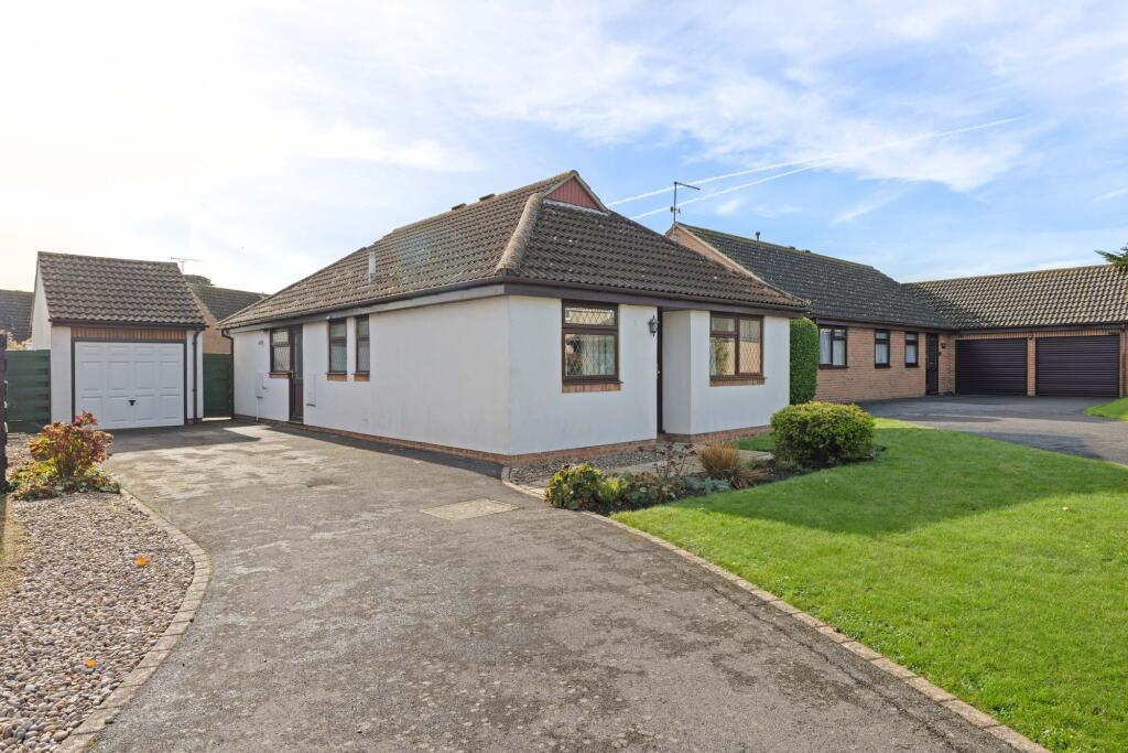 2-bed detached on Blakemyle, Bognor Regis, PO21, £400,000