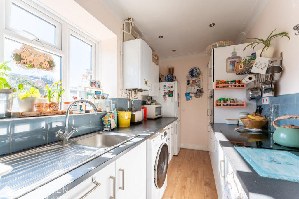Apartment in Christchurch, Southbourne, Bournemouth - View 4