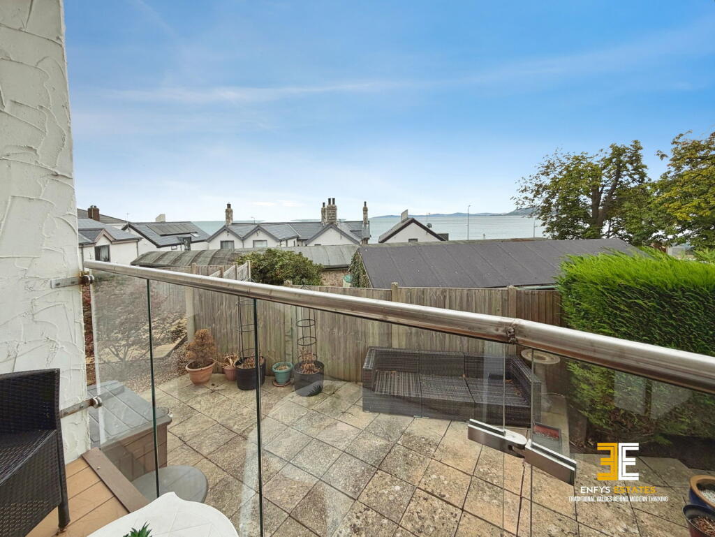Apartment in Llandudno - More