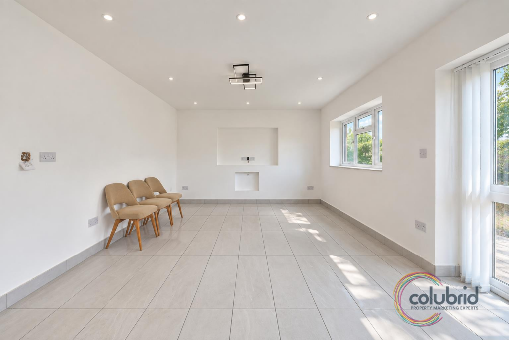 House in Stanford-le-Hope, The Bonners - More