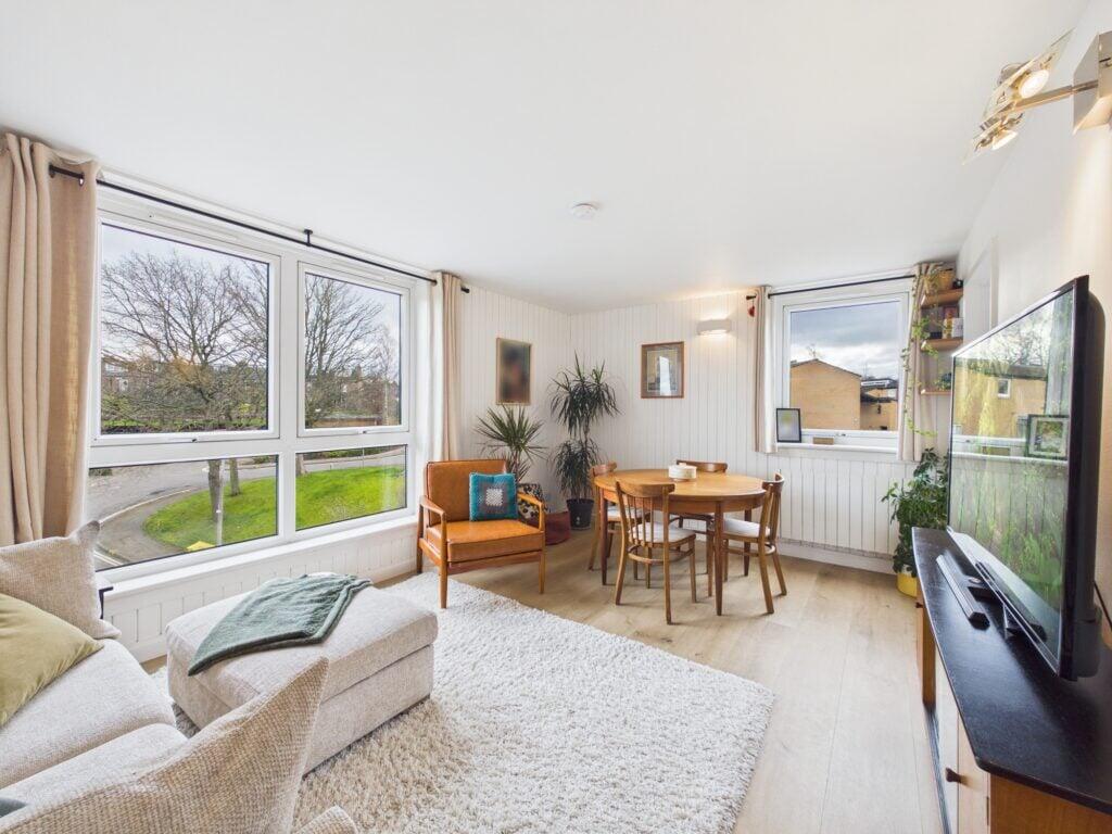 Main image of property: 4s Fair-a-Far, Cramond, EH4 6QD