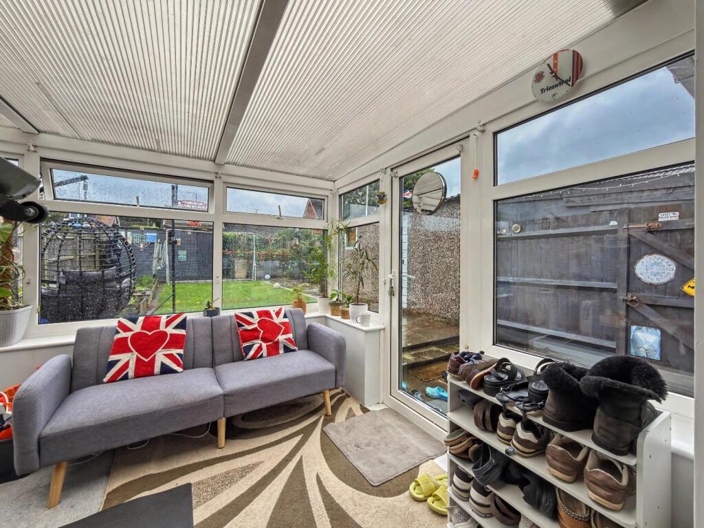 Woodland Close, Duston, Northampton NN5 photo 4