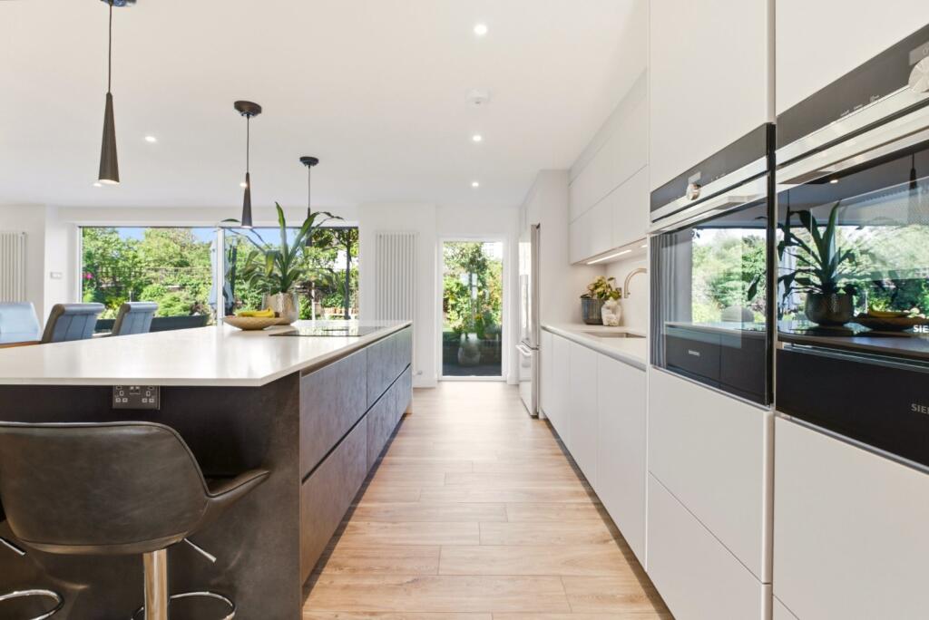 House in St Albans - View 5
