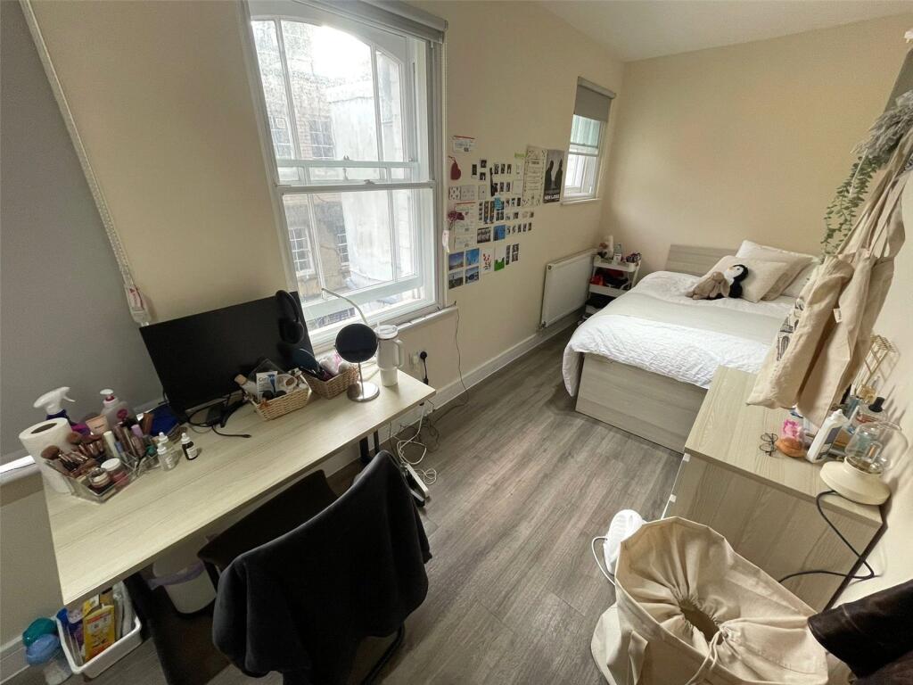 Apartment in Bristol - More