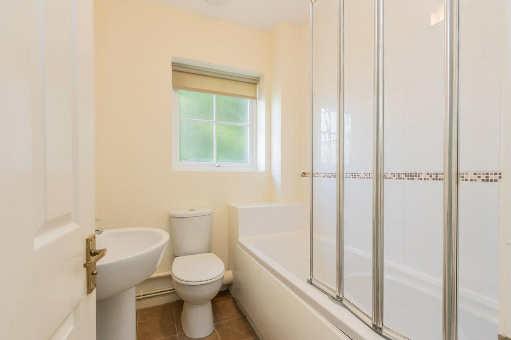 House in Tunbridge Wells, Hawkhurst - More
