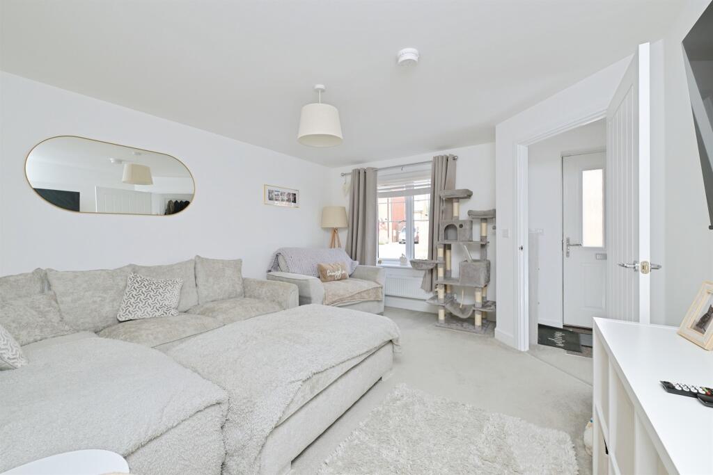 House in Northampton, Overstone - View 2