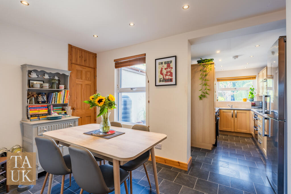 House in Llandudno, Llanddeiniolen - View 5