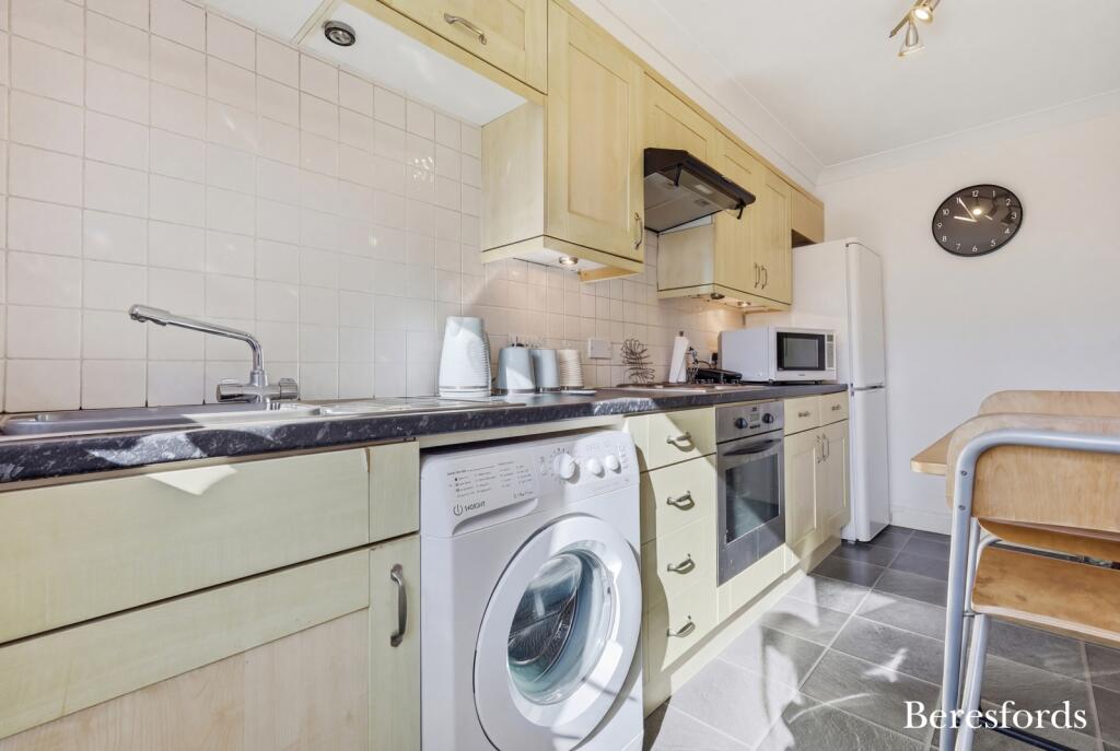 Apartment in Basildon, Billericay - View 5