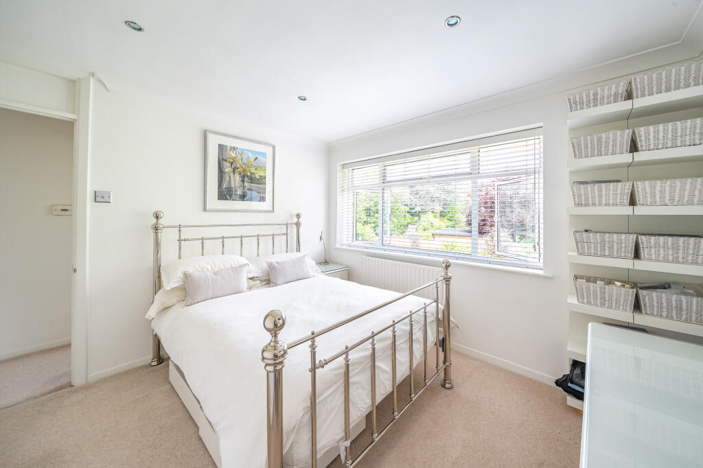 Crecy Gardens, Redbourn, AL3 - View 6