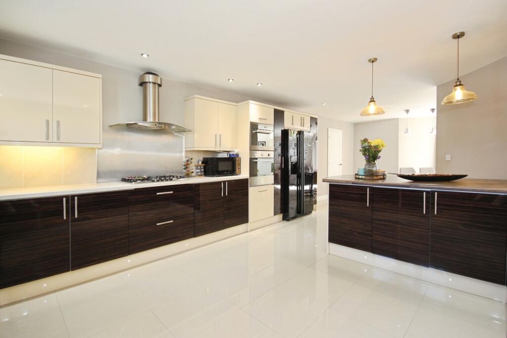 House in Warwick, Whitnash - More