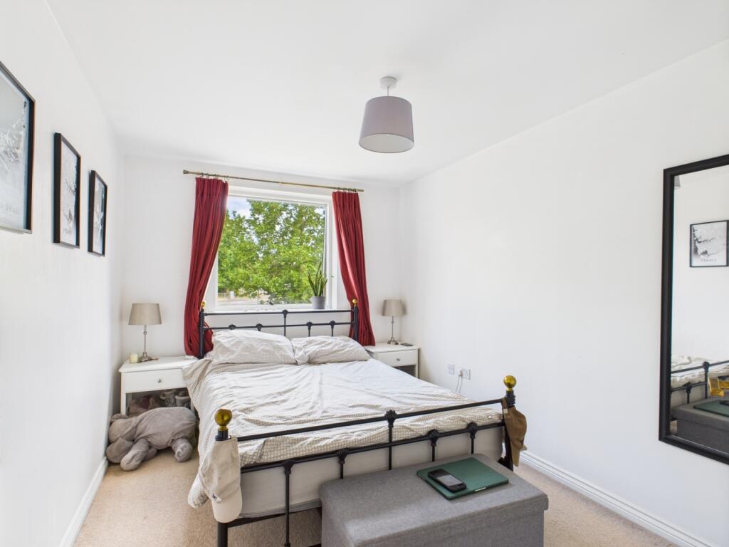 Apartment in Gloucester - View 5
