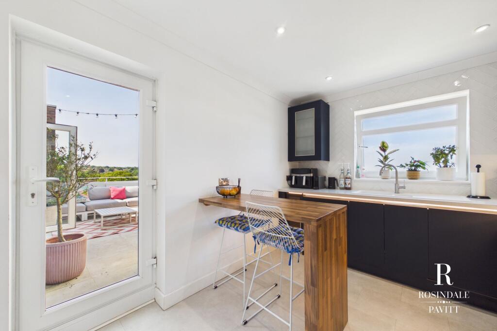 Apartment in Wallington - View 5