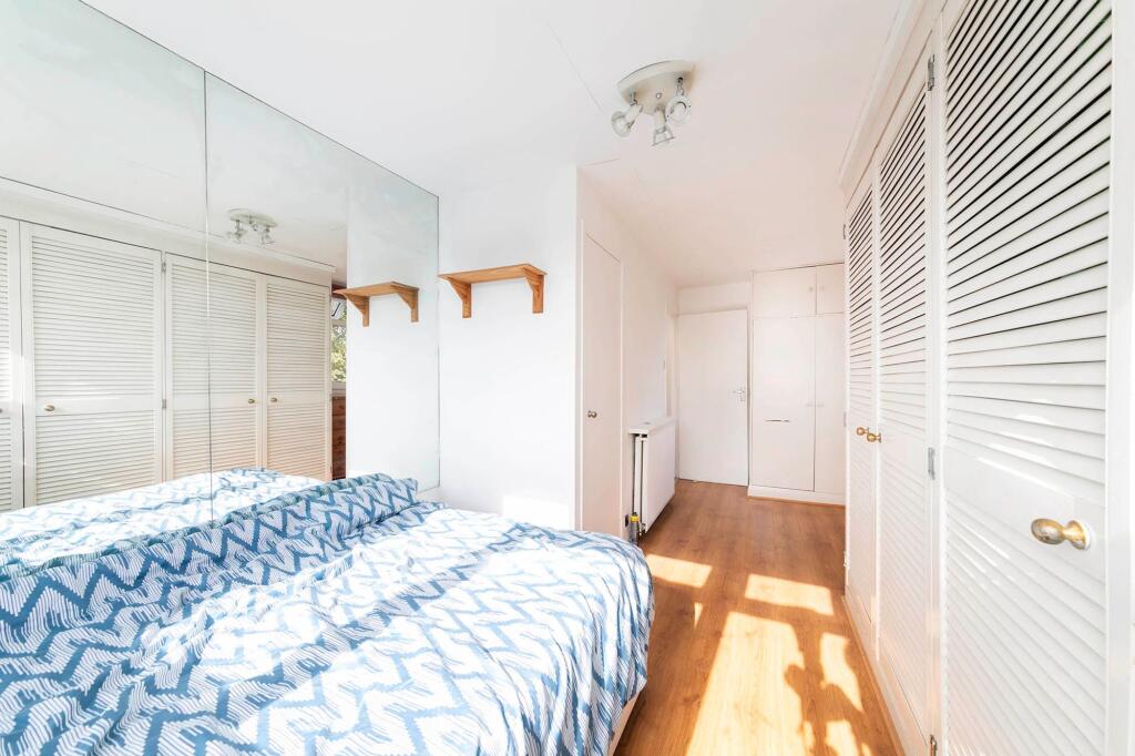 Apartment in London, Shepherd's Bush - View 3