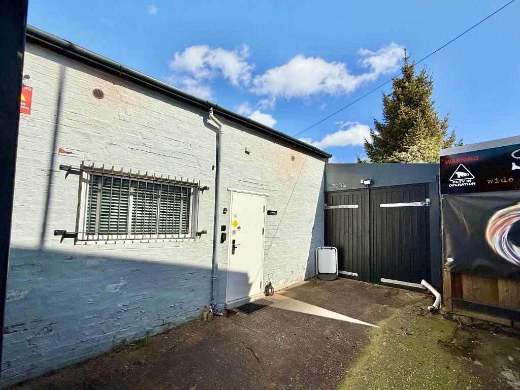 Main image of property: 15a Leslie Road, Northampton, Northamptonshire, NN2