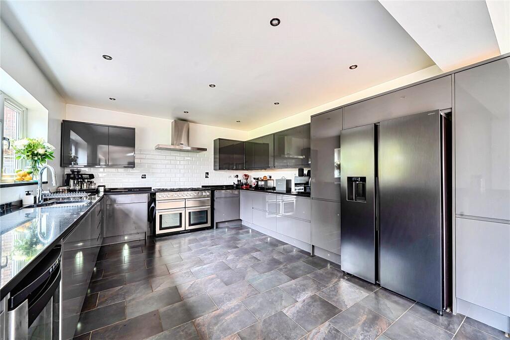 House in Woking, West Byfleet - View 5