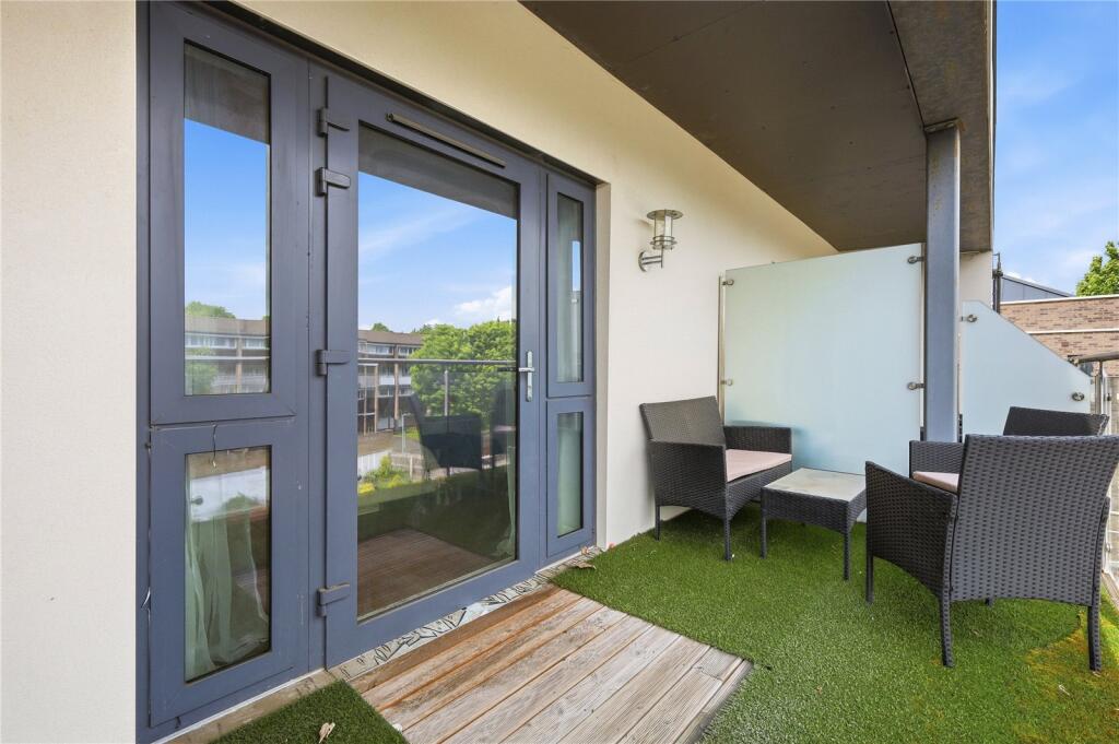 Apartment in Enfield - More
