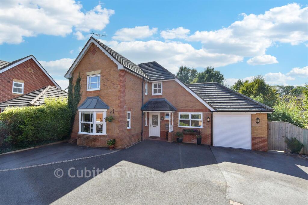 4 bedroom detached house for sale in Turners Close, Southwater, Horsham ...