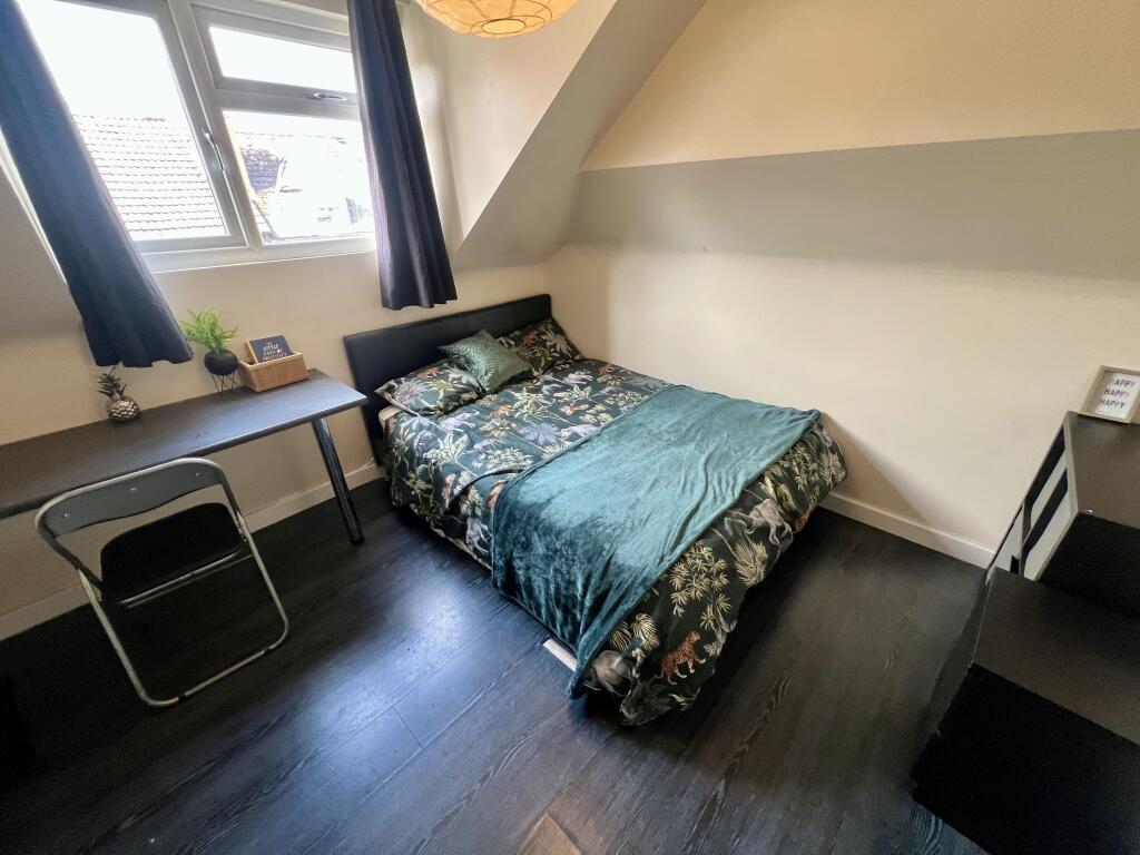 6 bedroom house for rent