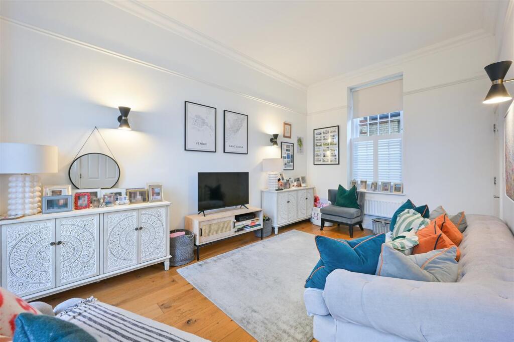 Apartment in Kingston upon Thames - View 4