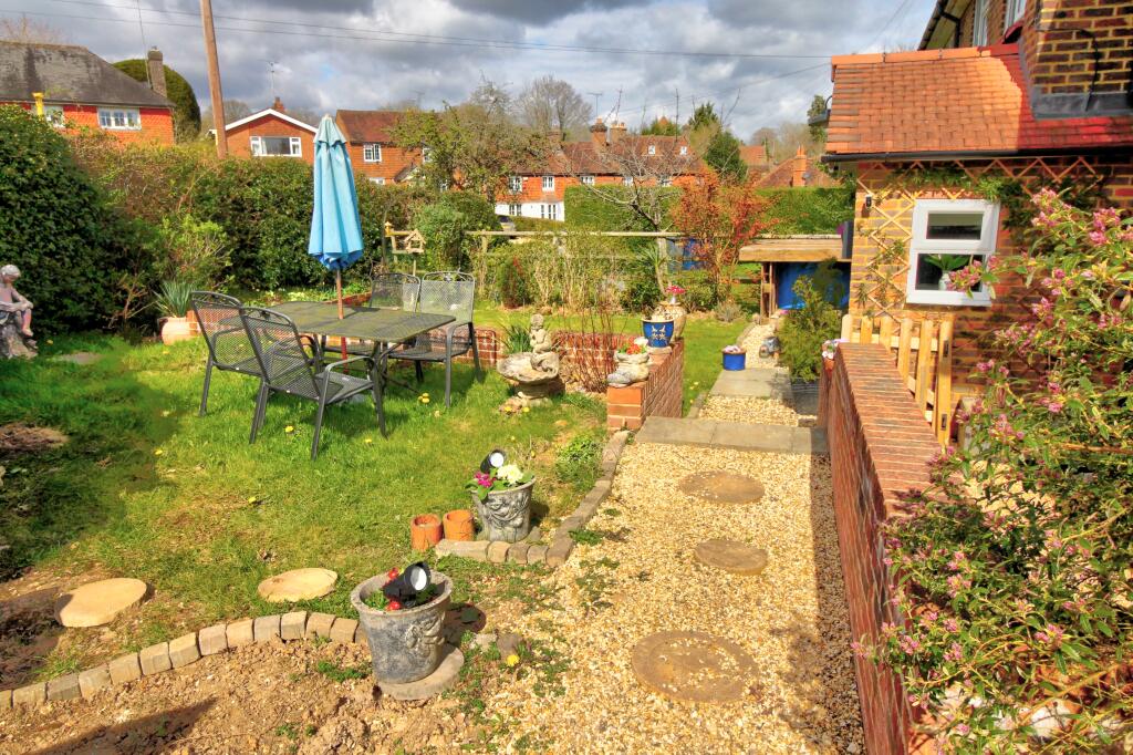 Turners Mead, Godalming, GU8 - View 5