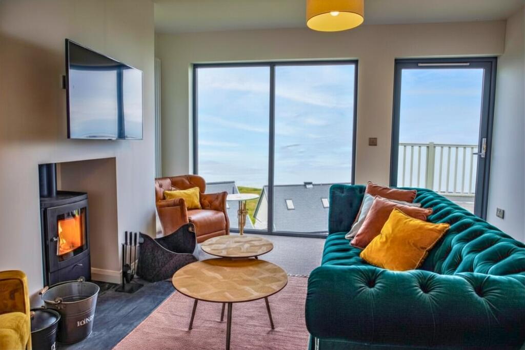 2-bed flat on Natures Point, Pwllheli, Gwynedd (Apartment) , £275,000