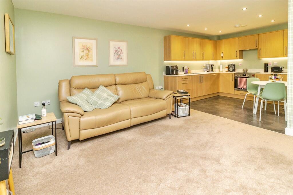 Derwent House, Felsted, Caldecotte, Milton Keynes, MK7 photo 4