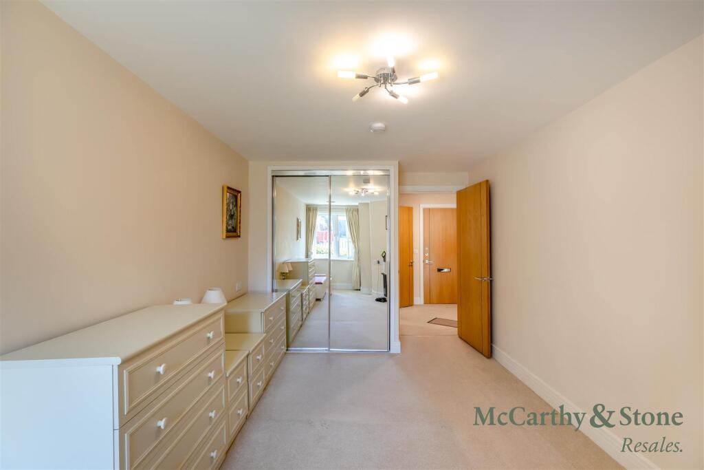 Apartment in Newport - More