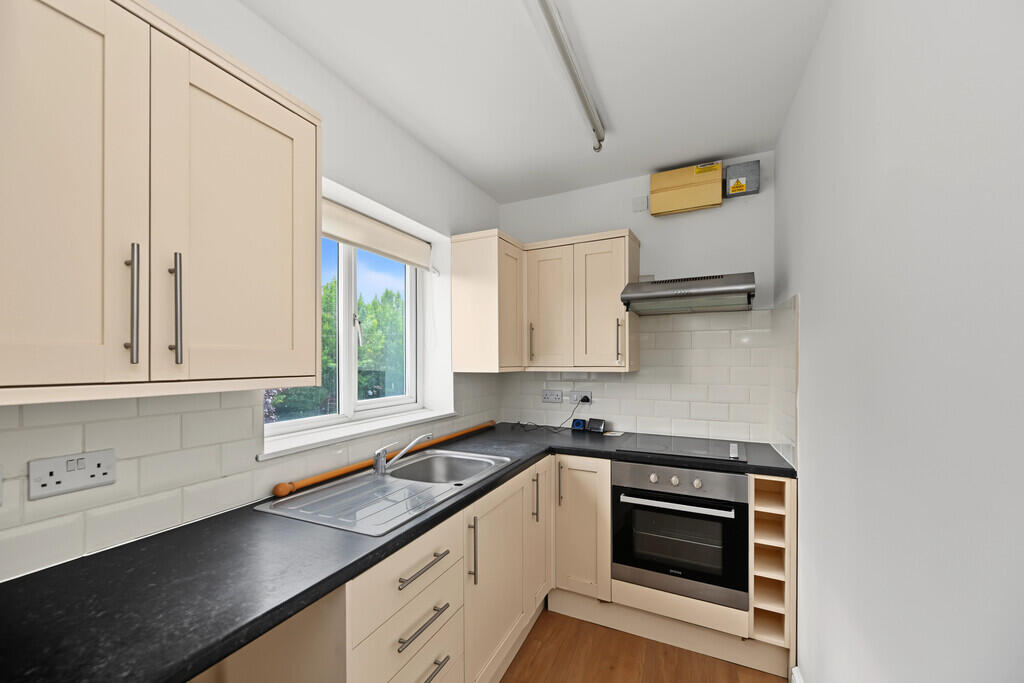 Apartment in Rugby, Warwickshire - View 3
