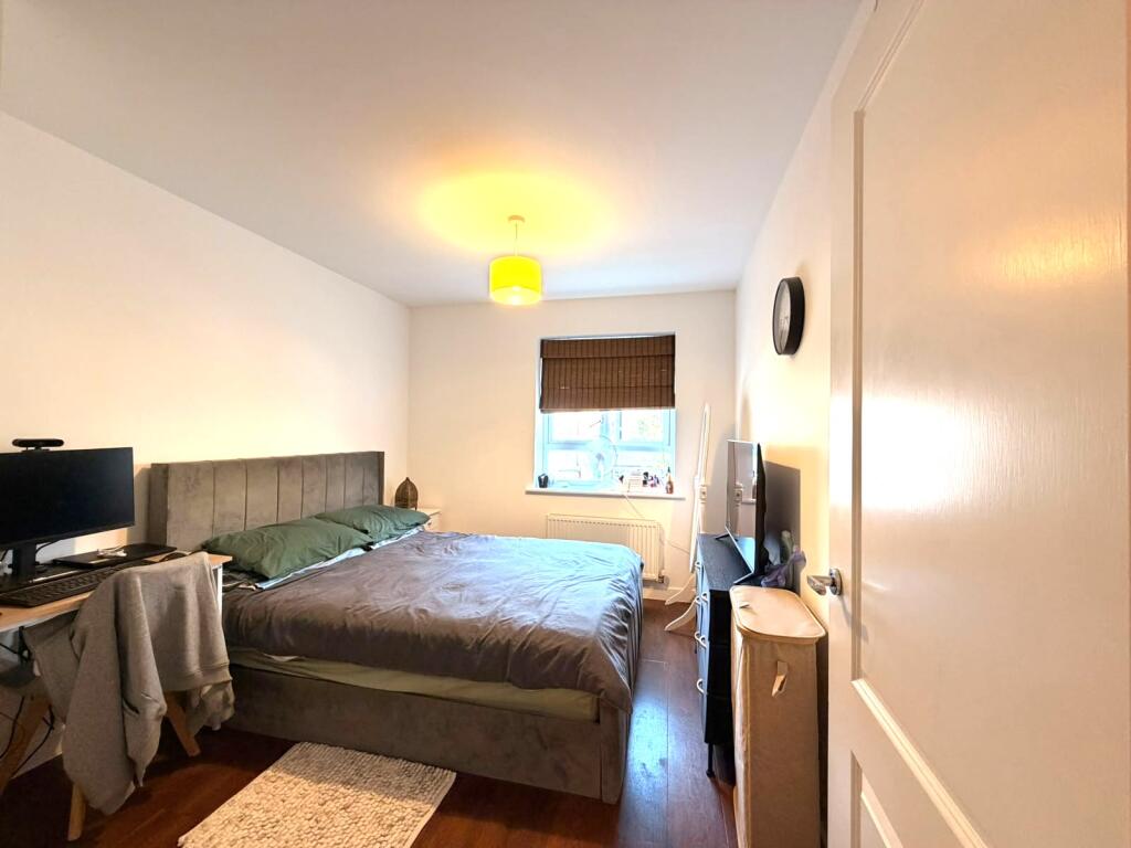 Apartment in Sutton - View 5