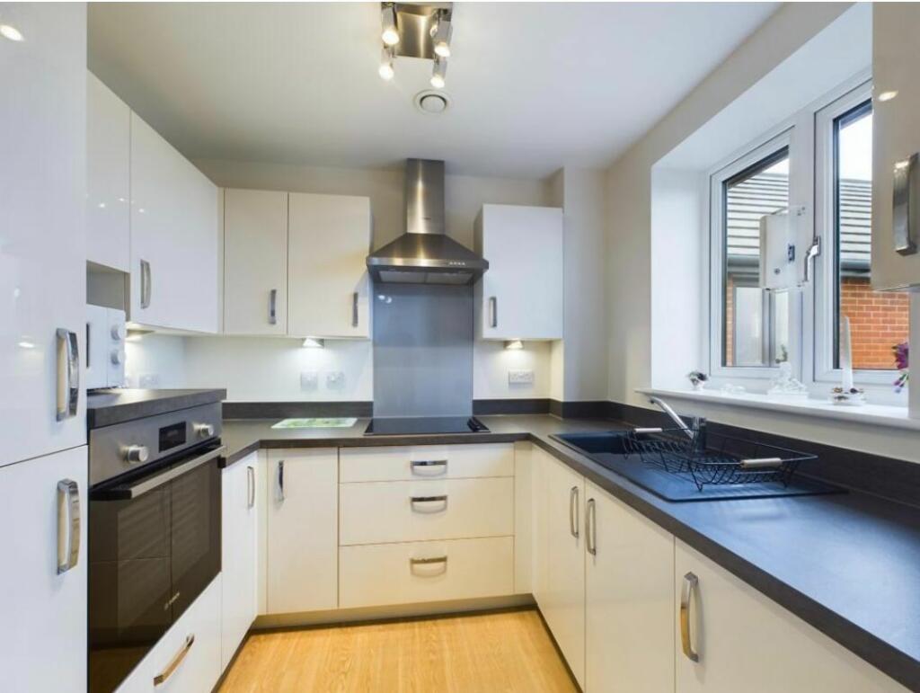 Apartment in Basingstoke and Deane, Oakley - View 2