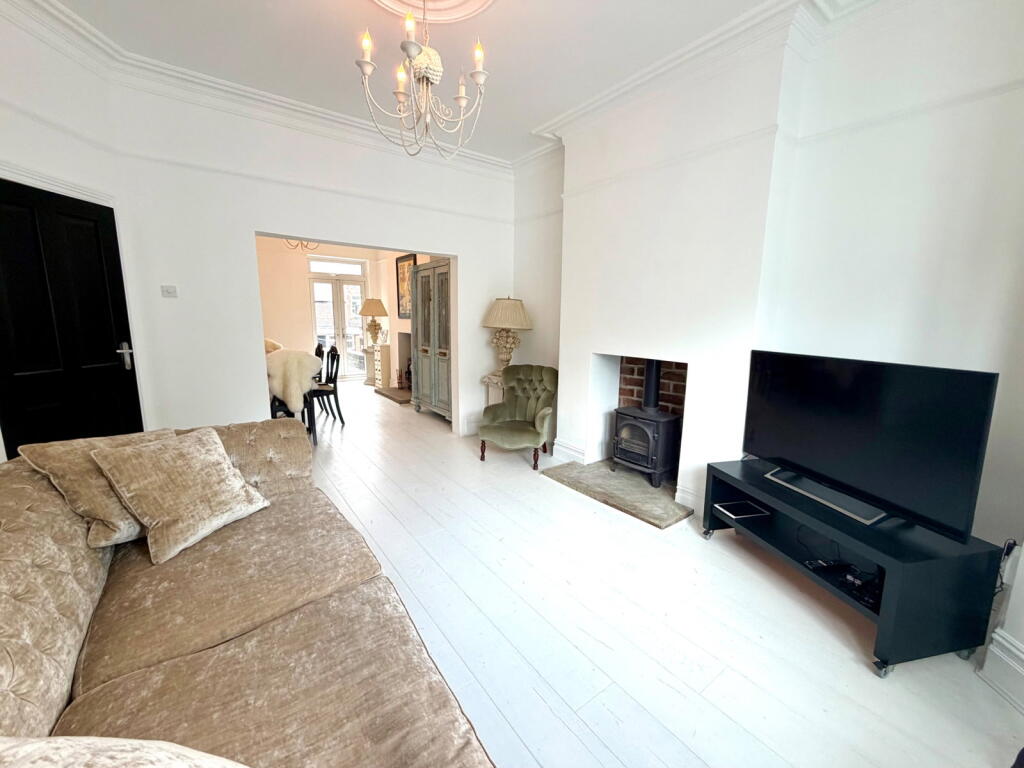 House in Barnsley, Kingstone - More