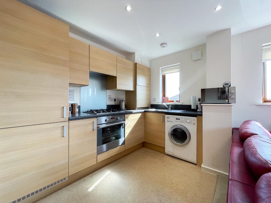 Hawkins Avenue, Gravesend, Kent, DA12 photo 3