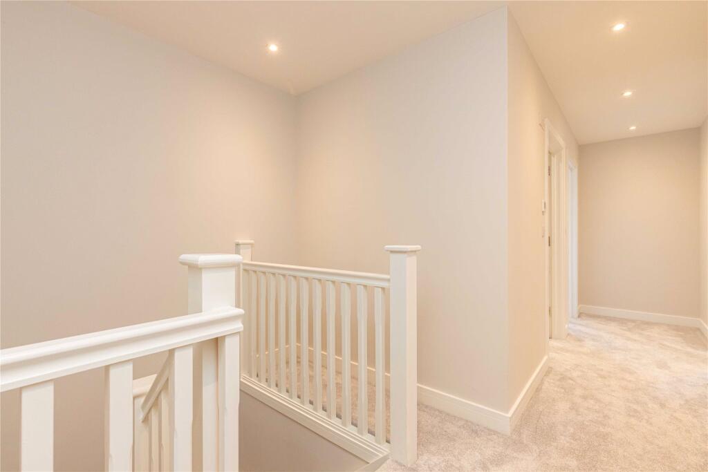 Apartment in Slough, Windsor and Maidenhead - View 5