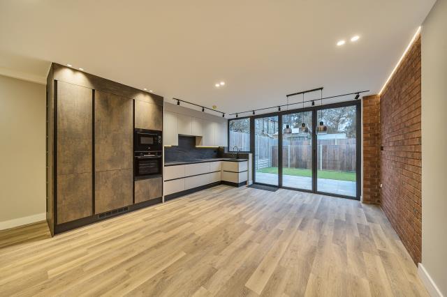 3-bed flat on Totteridge Lane, London, £665,000