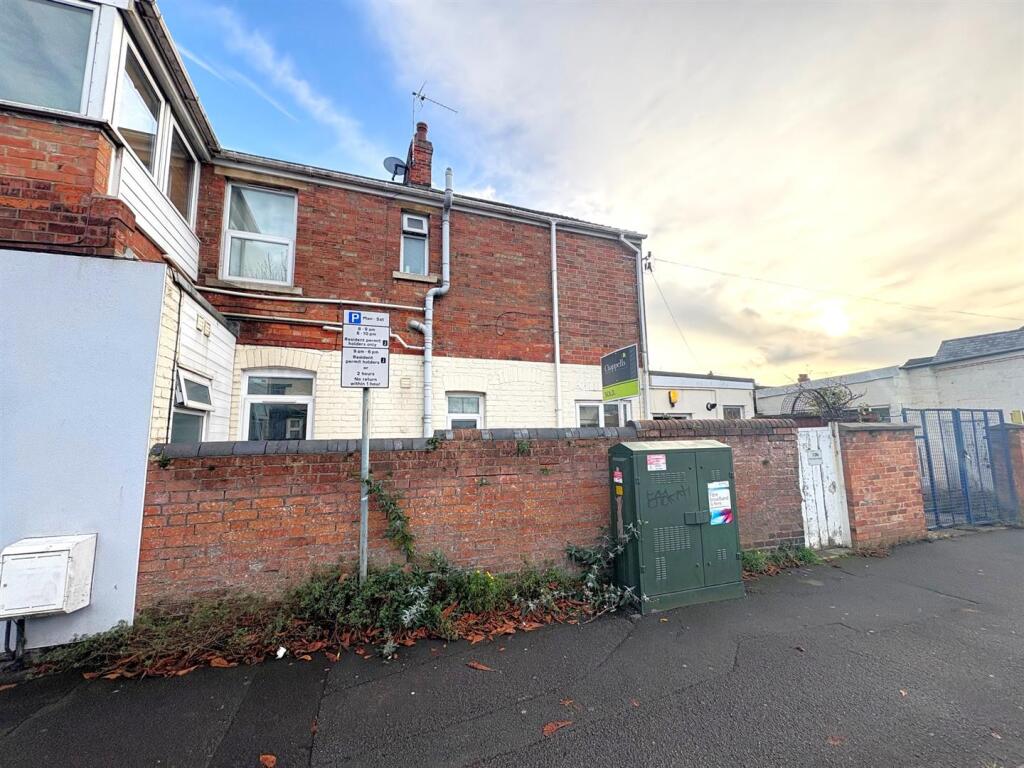 Main image of property: 120c County Road, Swindon