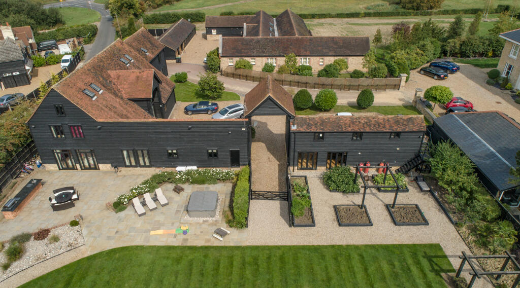 Main image of property: The Barn, Warlies Park Farm, Woodgreen Road, Waltham Abbey, EN9