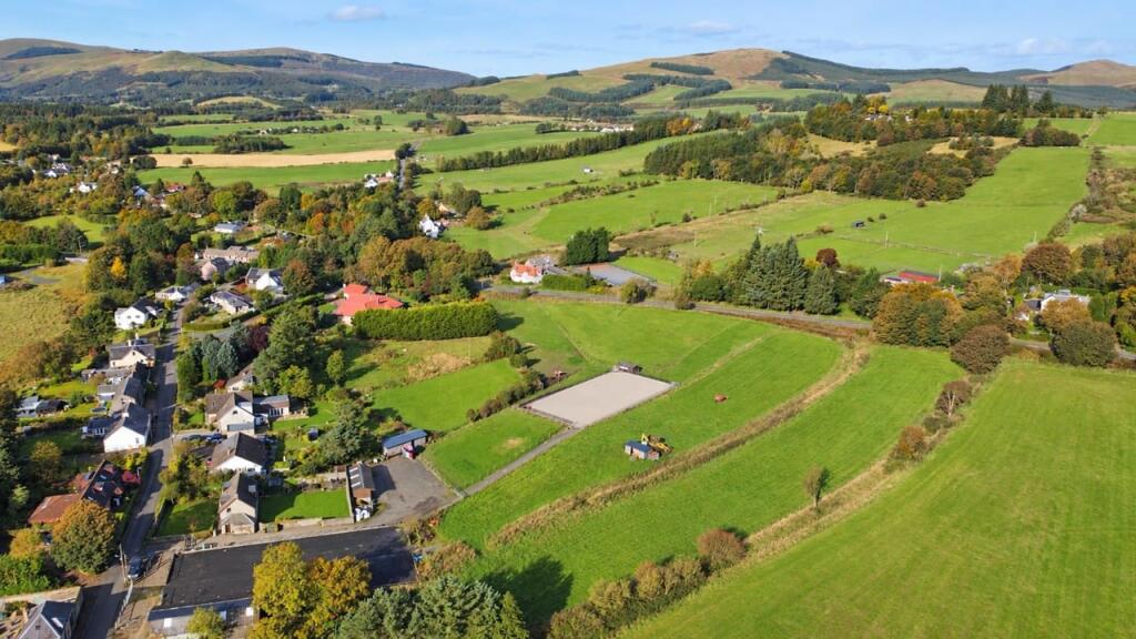 House in Kirkcaldy, Perth and Kinross - View 2
