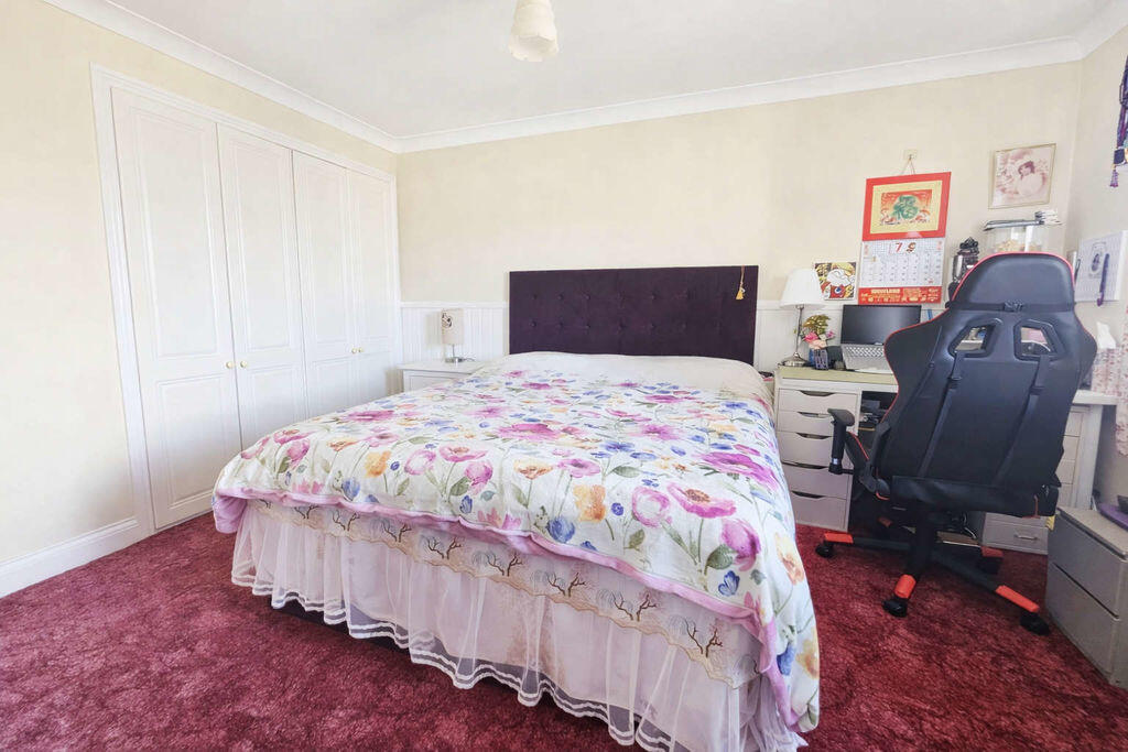 House in Gosport, Lee-on-the-Solent - More