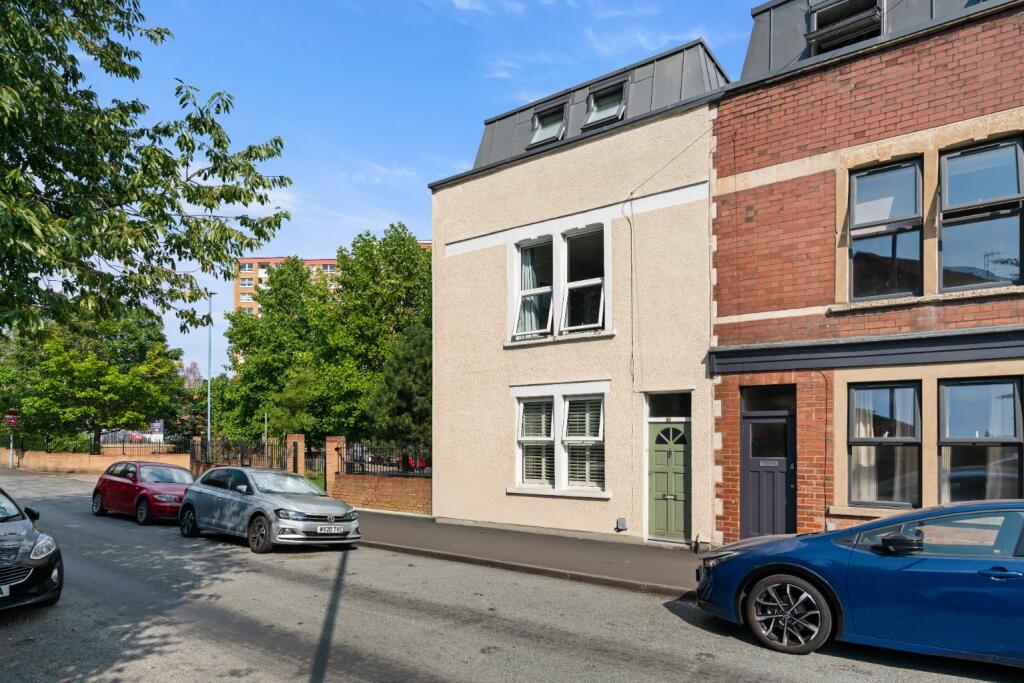 Main image of property: 89 Greenway Bush Lane, Southville, Bristol, BS3 1SG