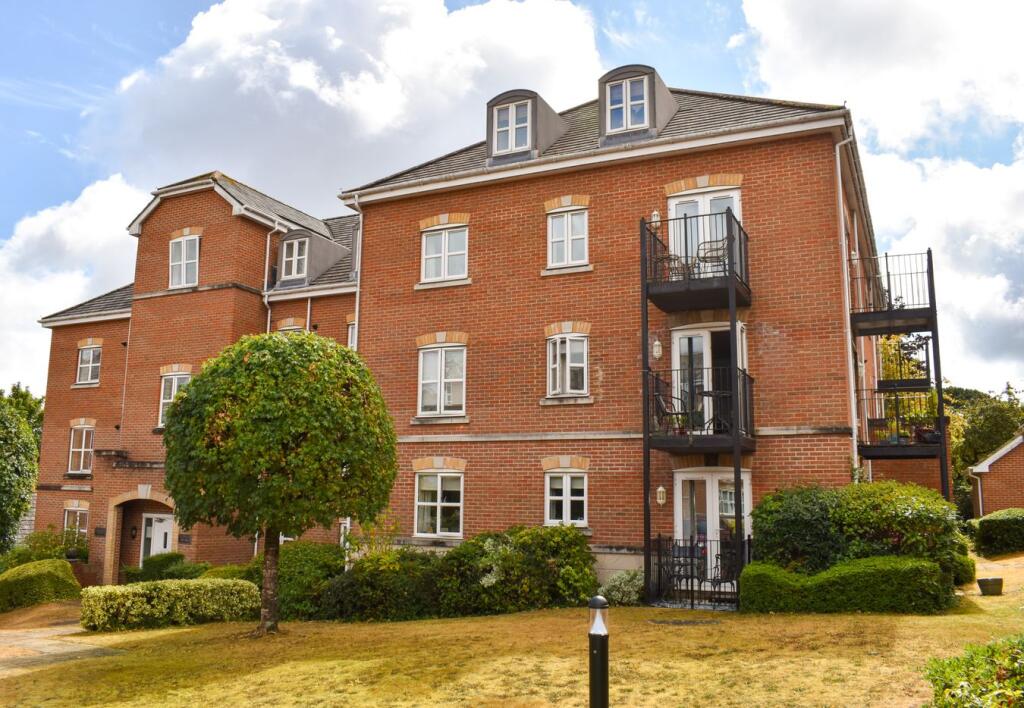 Hillcroft Close, Lymington, SO41