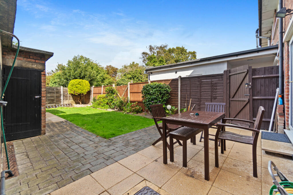 Oakleigh Way, Surrey, CR4 photo 3