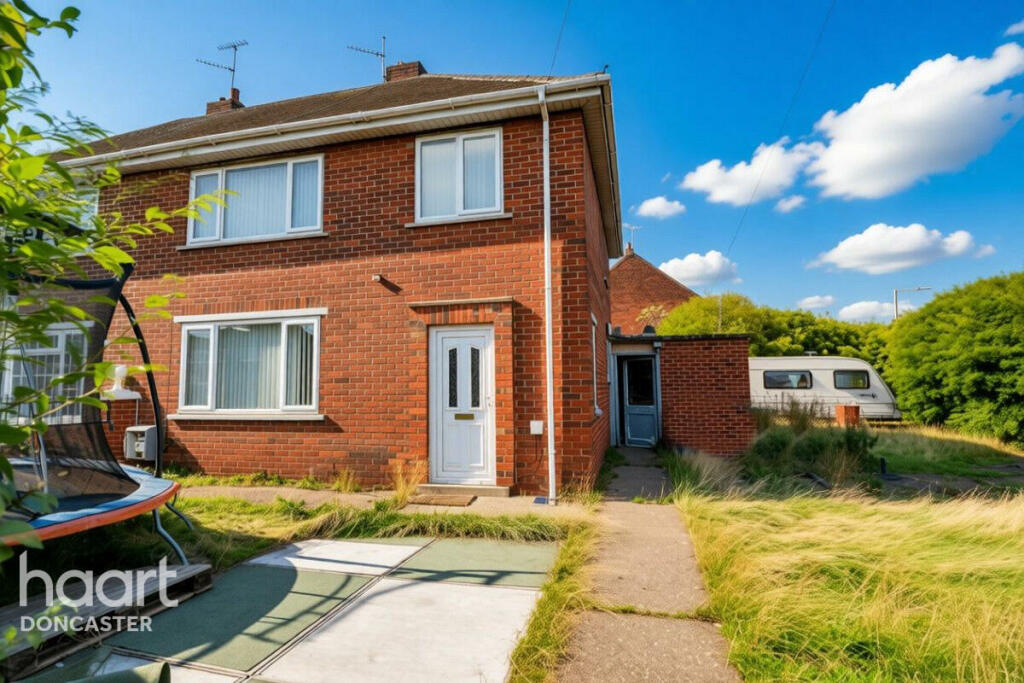 3-bed semi-detached on Lancaster Avenue, Doncaster, £160,000