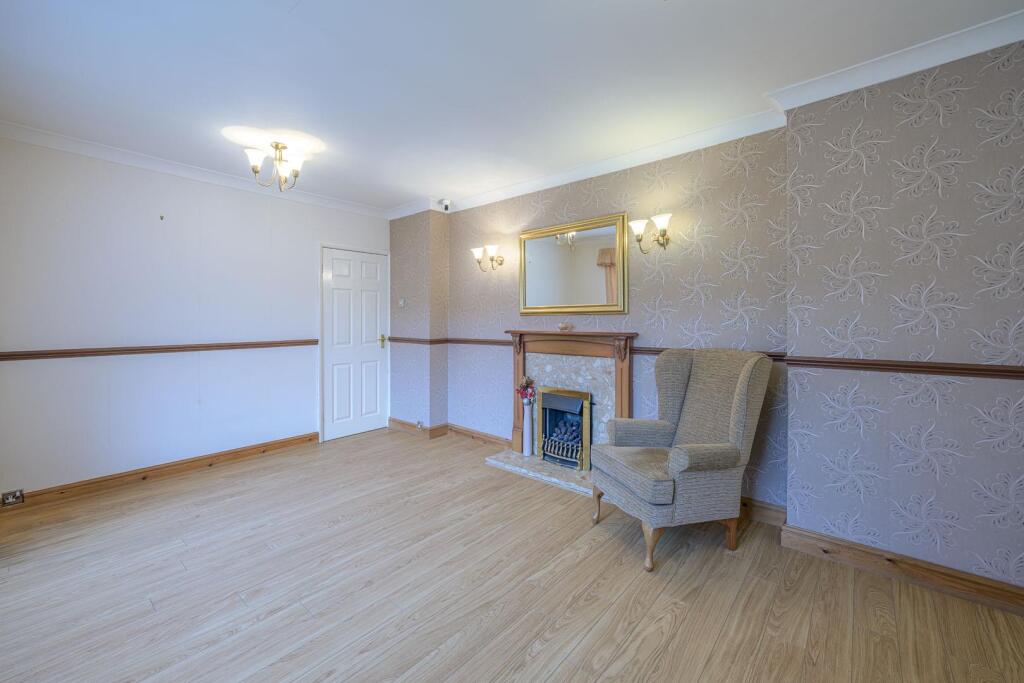 Essex Avenue, Kingswinford, DY6 9RH photo 2